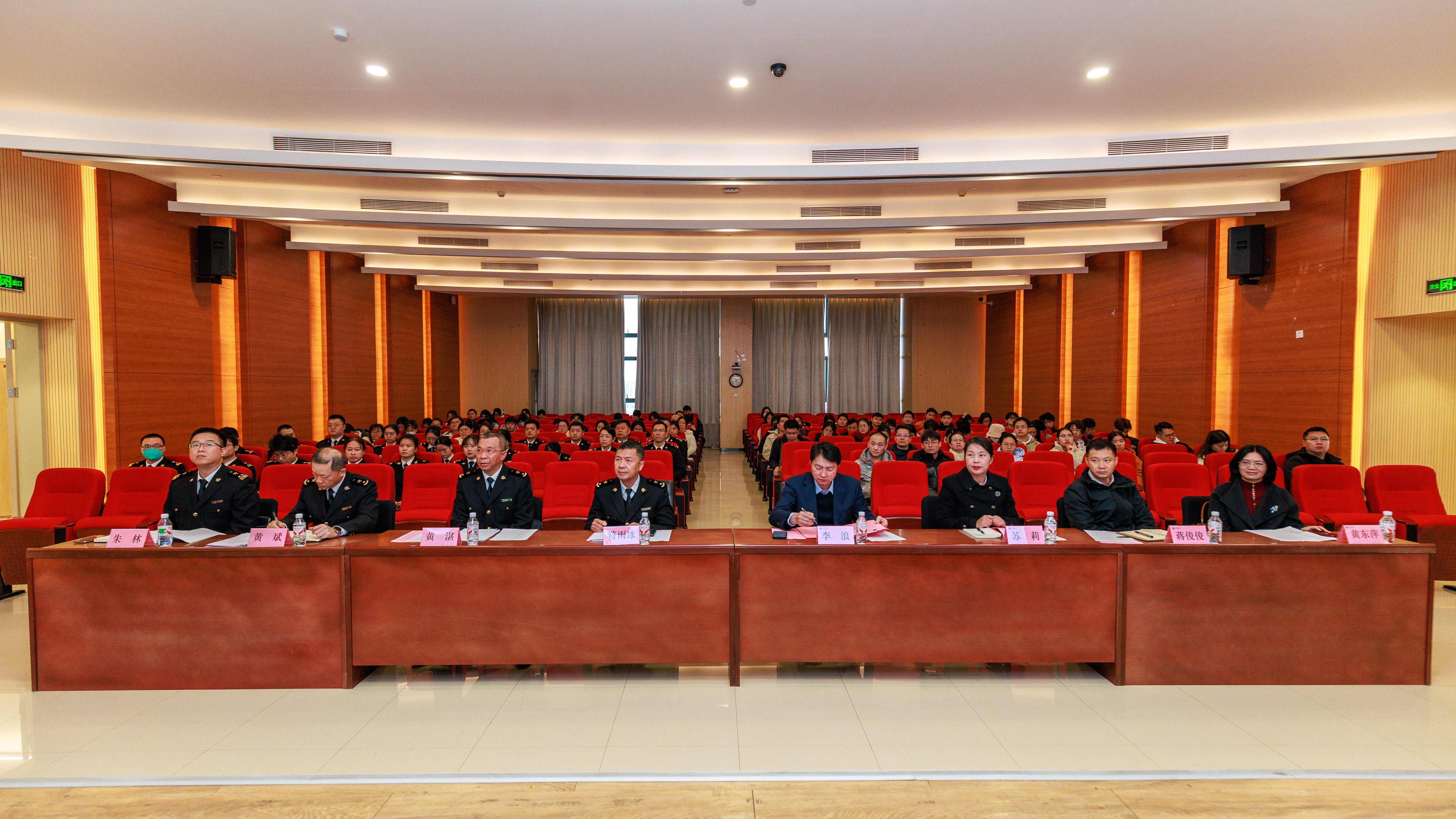 1(1).jpg 英国上市公司365